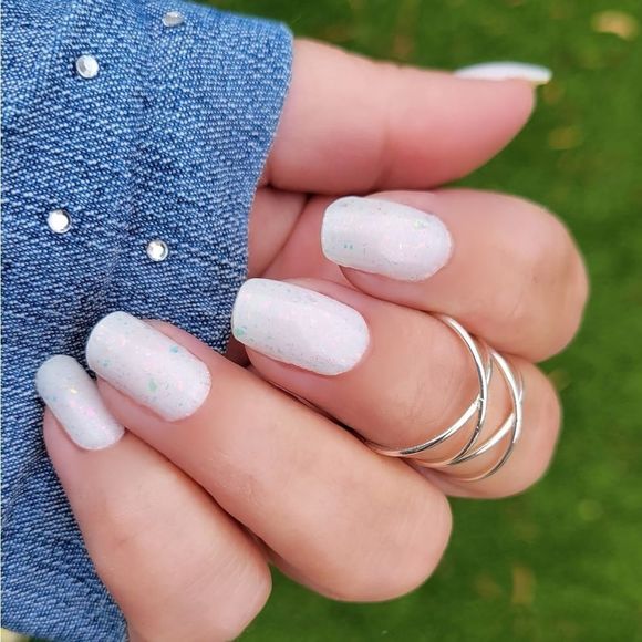 Color Street | Chasing Clouds a milky white shade with iridescent flakes - Picture 1 of 11